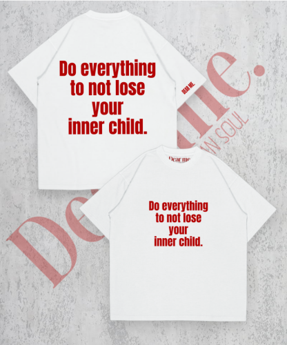 zestaw białych oversize koszulek z napisem inner child.png