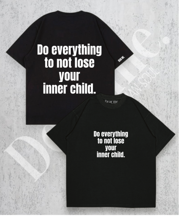 zestaw czarnych oversize koszulek z napisem inner child.png